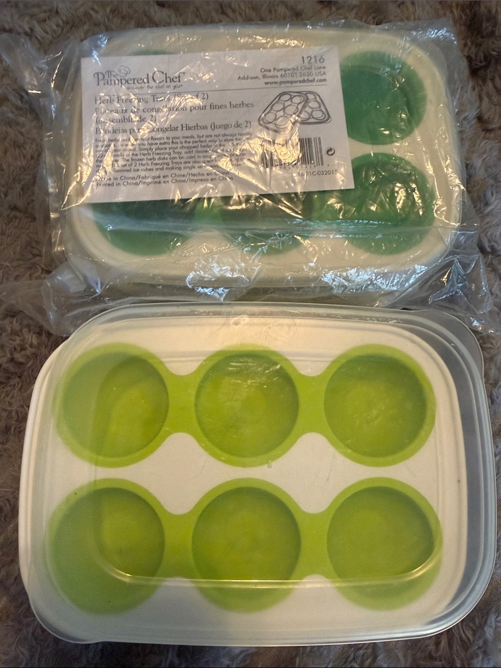 The Pampered Chef Herb Freezer Tray in Lime Green and White